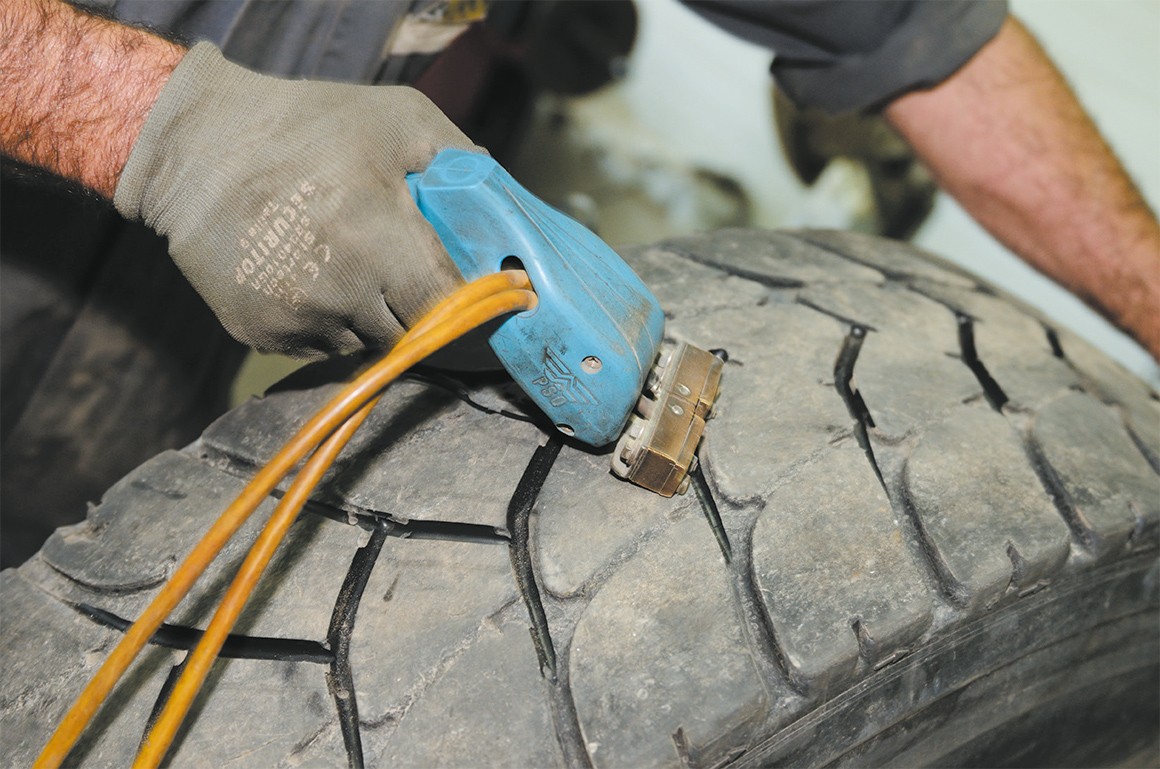 Lames de recreusage pneus poids lourds, 3 types au choix : R2, W4 et R4