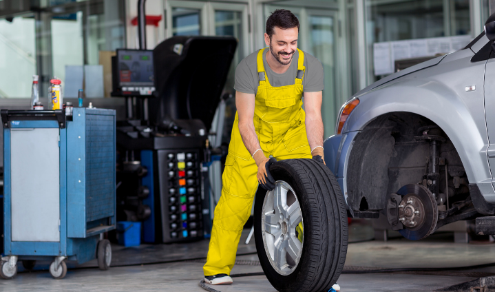 Pneus été, hiver ou 4 saisons au centre Eurotyre SAINT-BREVIN-LES-PINS -  AUTO CLASS'CAR SERVICES