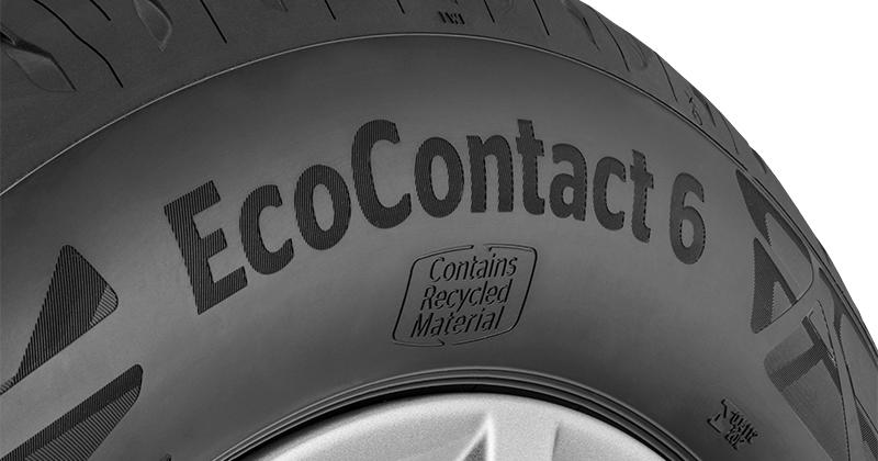 Flanc du pneu EcoContact 6 de Continental présentant le logo Contains Recycled Material