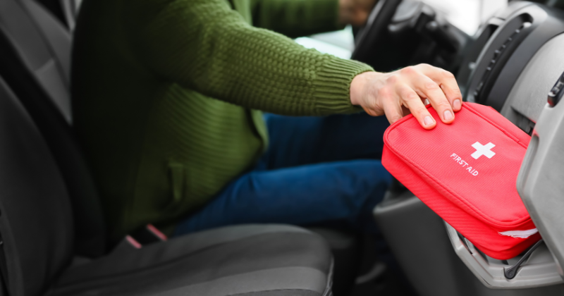 La trousse de secours est un accessoire indispensable en voiture