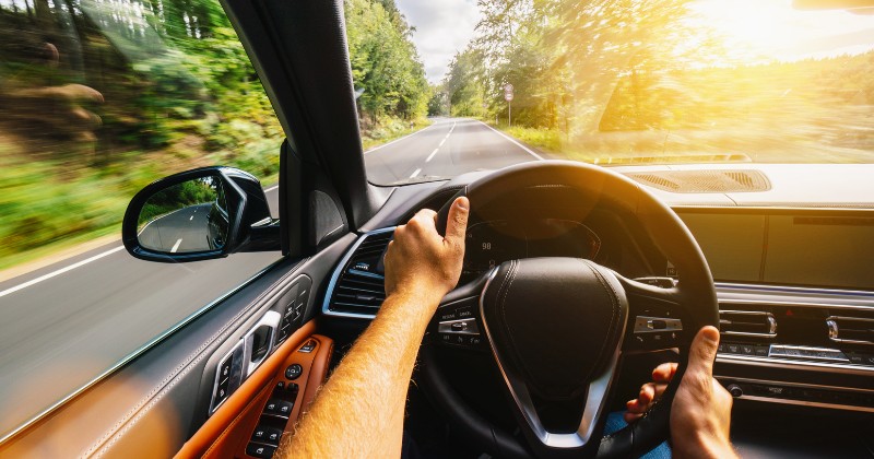 Les pneus été offrent des conditions de conduite optimales aux beaux jours.