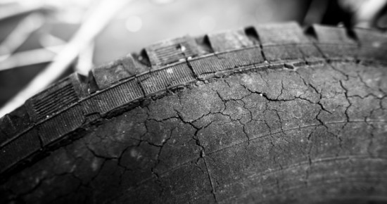 Pneu craquelé : 4 raisons de s’inquiéter