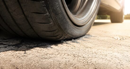 Chaleur extrême : pourquoi vos pneus souffrent-ils autant en été ?