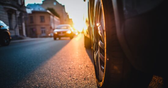 Chaleur extrême : pourquoi vos pneus souffrent-ils autant en été ?